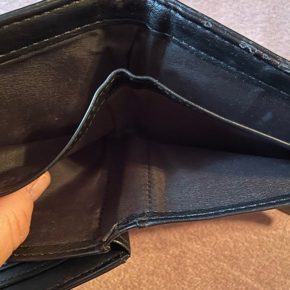 Edgy Black Skull Wallet - Picture 7 of 10